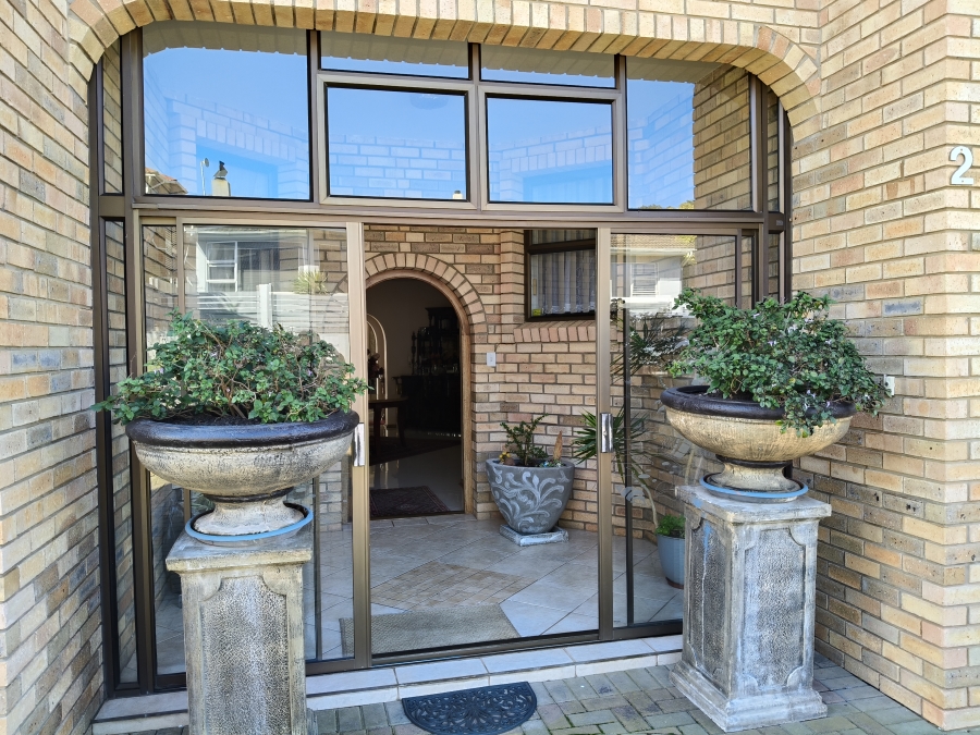 4 Bedroom Property for Sale in Wavecrest Eastern Cape